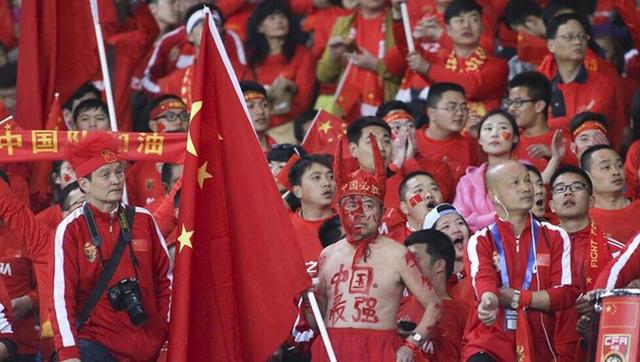 周润发与袁咏仪两位香港电影黄金岁月最具代表性的影星，在电影《别叫我“赌神”》中迎来了“帝后级”首度合作